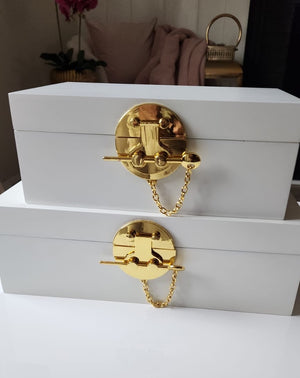 Stylish jewelry box for storing and displaying jewelry