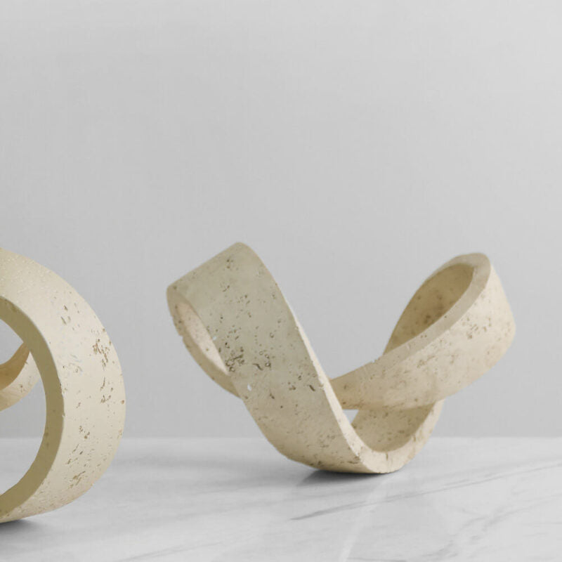 Abstract Geometric Sculpture – Modern Tabletop Art Décor