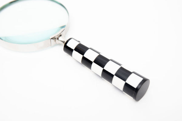 Wooden Magnifying Glass for Pictures – Black & White Design