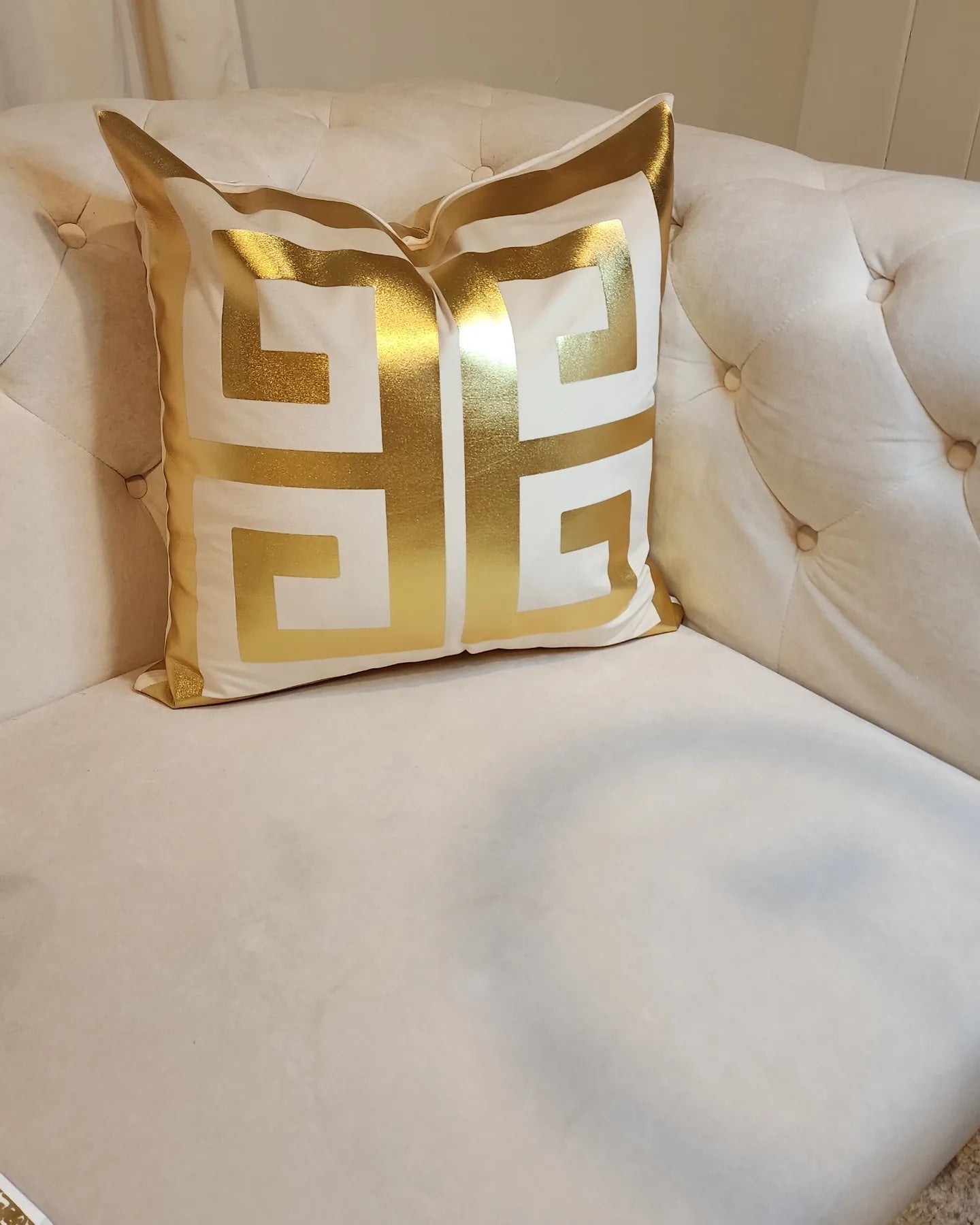 Soft 20x20 pillow cover for a cozy bed
